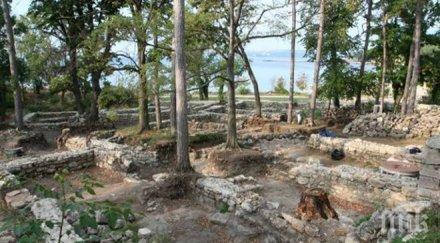 археолози откриха уникален кръст богородица варна