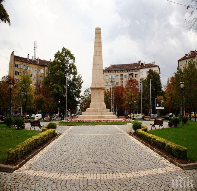 Продължава ремонтът на кръстовището на Руски паметник