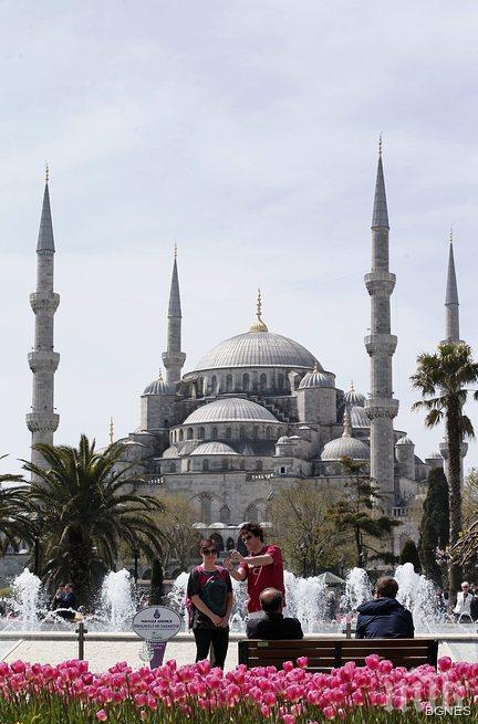 Турският туризъм е назад с милиарди долари заради опасения за сигурността