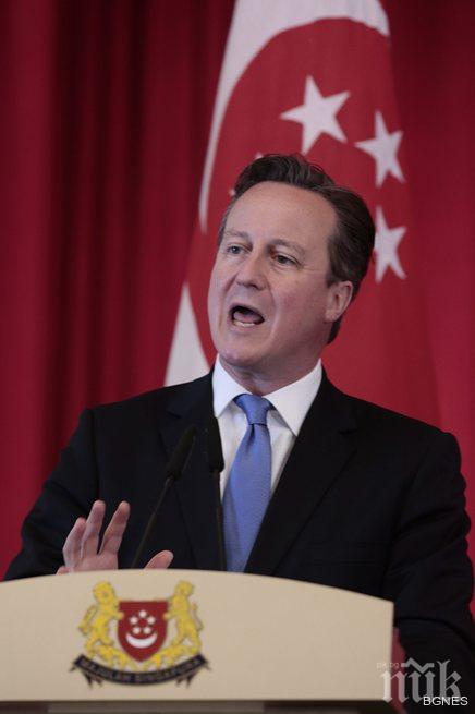 Камерън мисли, че КГБ го искало за шпионин, но бърка