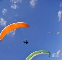 Летящите хора на състезание по парапланеризъм в Шумен
