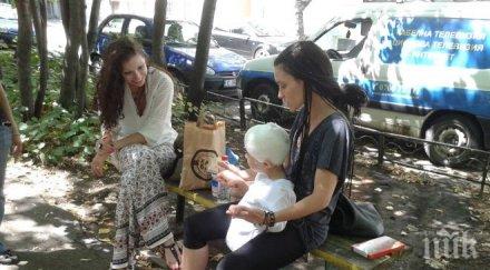 ексклузивно годишният христо бит тийнейджъри излезе първата разходка снимки