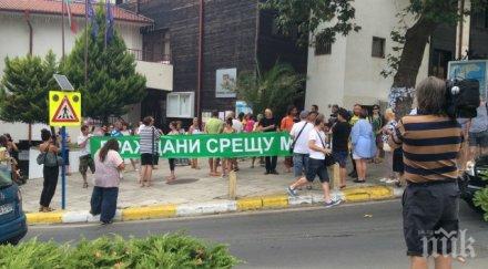 близо 400 души протестират защита плажа алепу общината созопол
