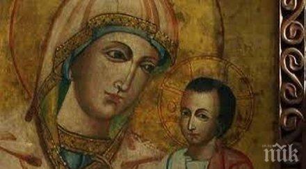 чудотворна икона църква картонен иконостас