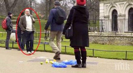 изпуска покупките беше грубо блъсната мъж погледни направи мъжът бяло