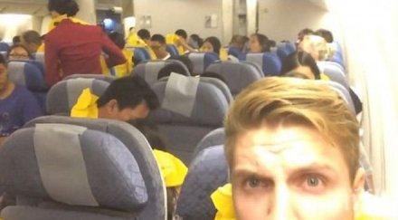 ужас 000 метра мъж засне принудително кацане видео