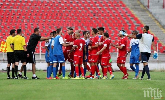 Вижте видео от екшъна на Армията, футболистите на Ашдод бягат като сърнички