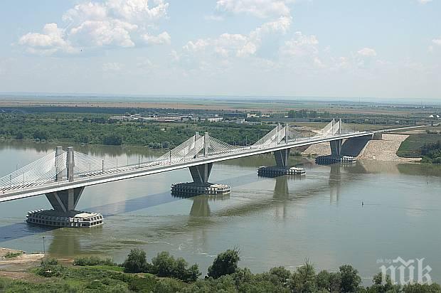 Заради ремонт е затруднено е движението през Дунав мост–Русе