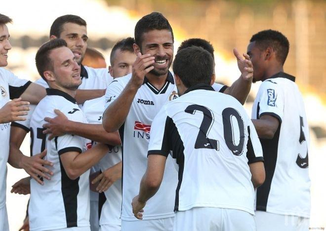 Славия ще брани върха срещу моряците