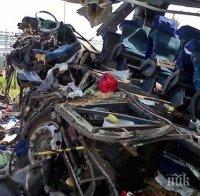 ЕКСКЛУЗИВНО! Зверска катастрофа край Рилския манастир, две коли се удариха, хвърчат линейки. Има и дете в мелето