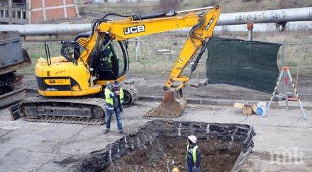 холандия правят първото шосе пластмаса