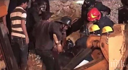 броят загиналите срутила индия сграда достигна видео