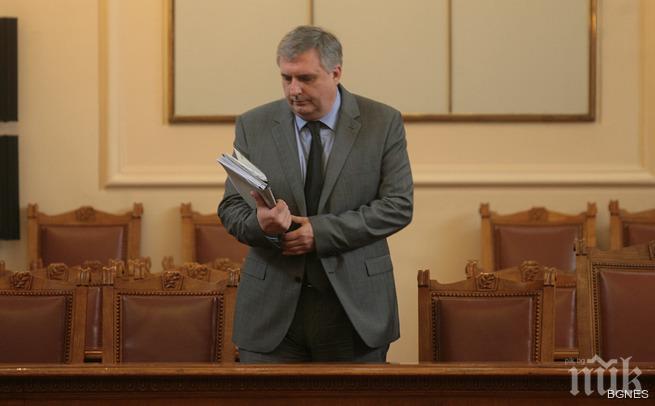 Калфин: Работим върху нова програма за заетост за хората в предпенсионна възраст