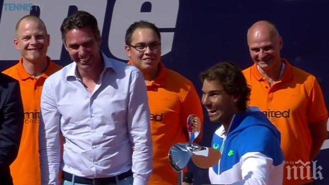 Шок! Надал получи крамп на шампионската церемония в Хамбург (снимки)