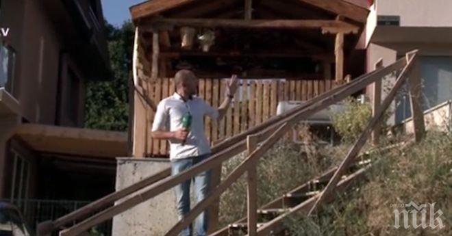 Кошмар за част от варненци - стигат до домовете си само по дървена стълба
