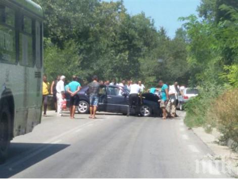 Тежка катастрофа стана във Варненско, автомобил блокира движението