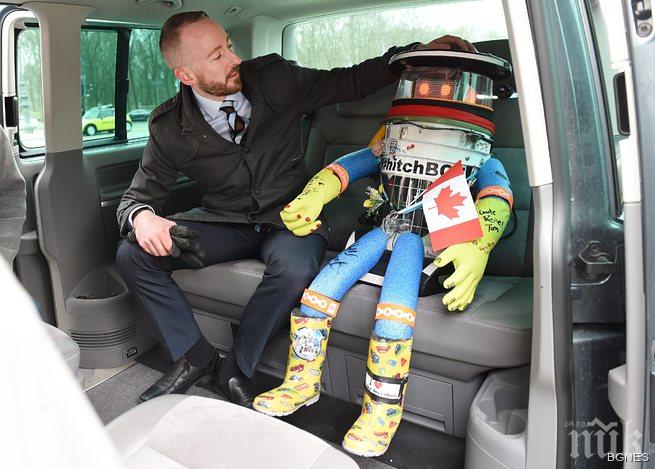 Социален експеримент с робот автостопаджия завърши предсказуемо