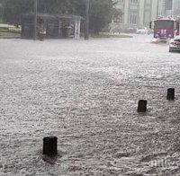 Мощен дъжд вали в Подбалкана, възможен е потоп