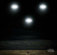 Потресаващо! НЛО изпревари пътнически самолет (видео)