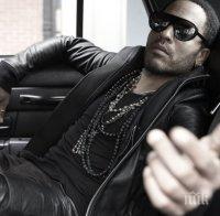 Шоу! Лени Кравиц си го показа пред публиката (видео18+)