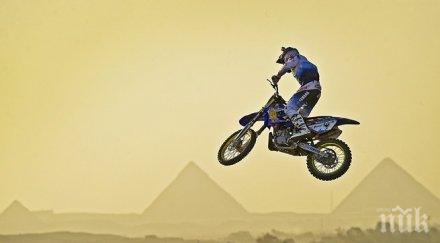 австралийски екстремен моторист подкара машината морето