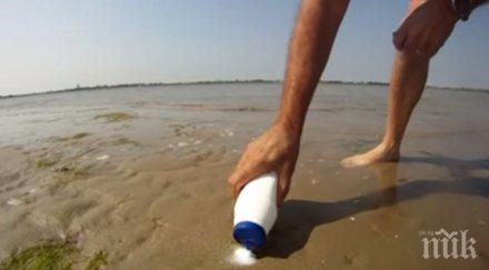 излива сол пясъка добавя вода случва брей