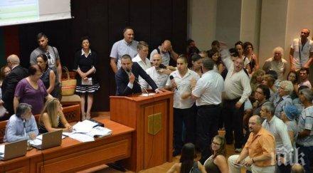 взривоопасна обстановка община варна кметът появи посрещна народната любов снимки