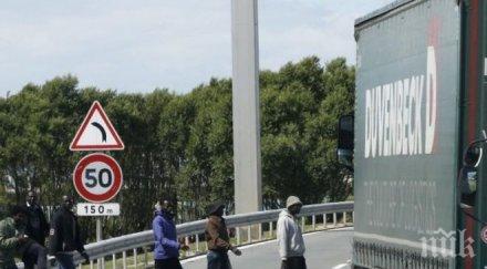 имигранти барикадираха париж