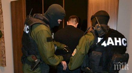 закопчаха столични спецполицаи рекетирали бежанци