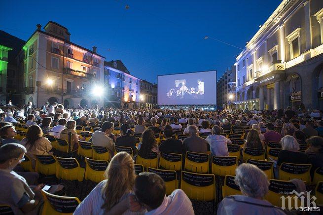 Зрители очакват на открито филмовия фест в Локарно