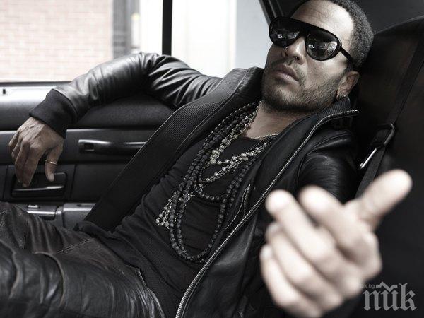 Шоу! Лени Кравиц си го показа пред публиката (видео18+)