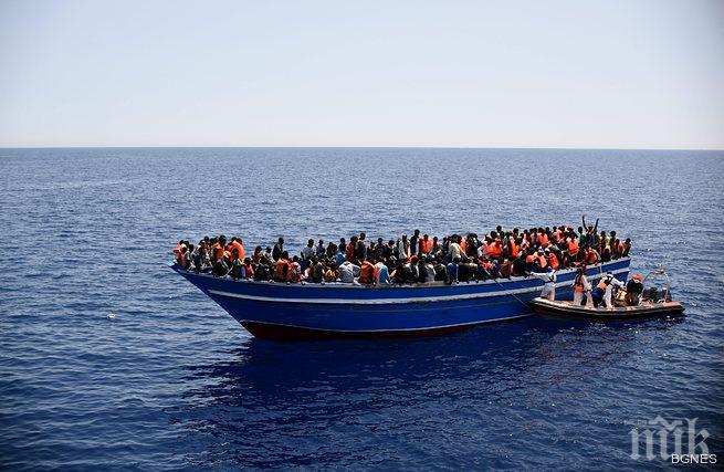 Лодка със стотици имигранти се преобърна в Средиземно море