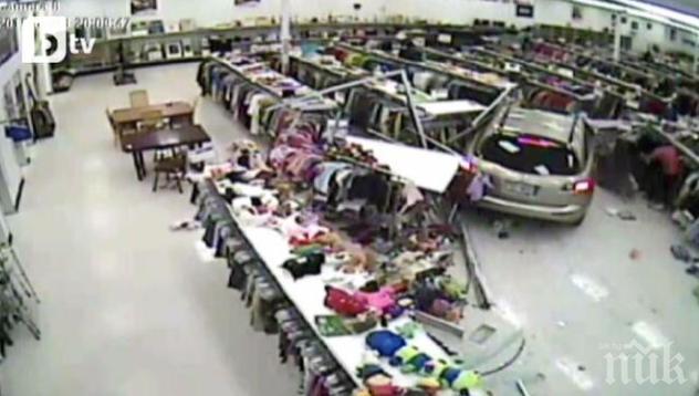 Кола се вряза в магазин, четирима са ранени