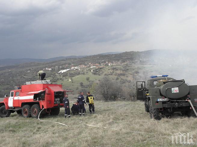 Пожарът в ямболско обхвана няколко необитаеми къщи 