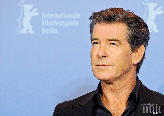 Пиърс Броснан се опитал да се качи с нож на самолет