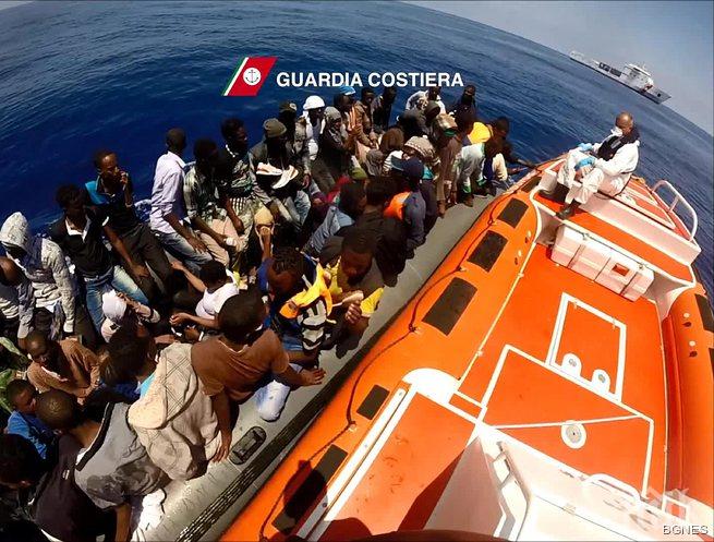 Ужас! Поне 25 трупа на мигранти изплуваха след поредното корабокрушение
