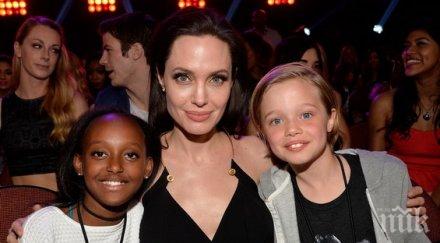 българките все често режат гърдите анджелина джоли