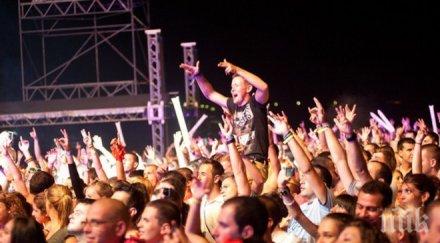 огромни опашки спирит роби уилямс излезе сцената