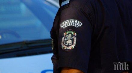 двама пребиха мъж дома крие полицията