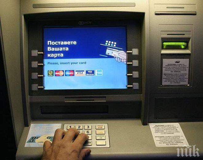 Трима българи са арестувани във Виетнам за скиминг на банкомати