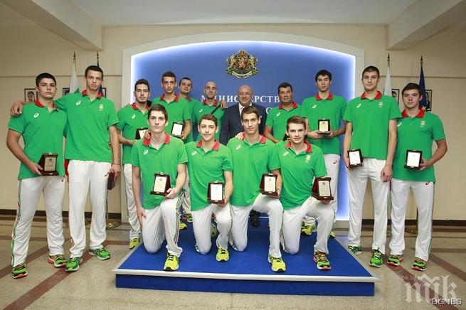 Кралев отличи националите по волейбол - кадети за сребърните медали от Тбилиси