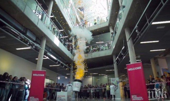 Интересен експеримент! Професор изстреля 1650 пинг-понг топчета (Видео)
