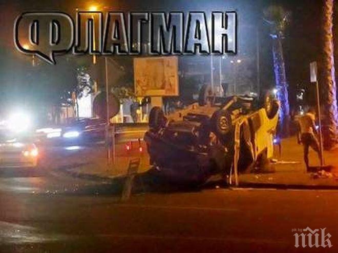 Мерцедес обърна по таван микробус на входа на Бургас, двама са ранени (снимки)