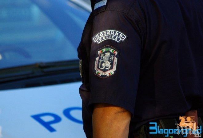 Двама пребиха мъж в дома му, той ги крие от полицията