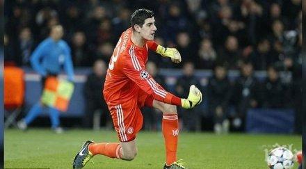 тибо куртоа извини челси червения картон