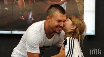 божинов зарадва малката фенка снимки