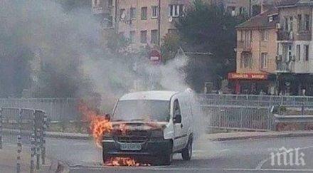 кола изгоря факла лъвов мост столицата снимки