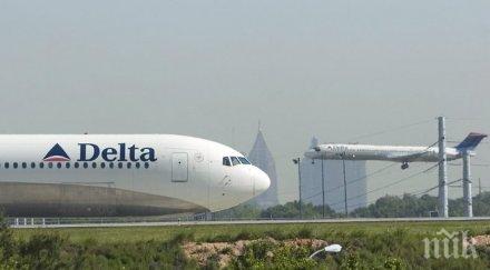 пътнически самолет приземи аварийно пробито градушка стъкло сащ