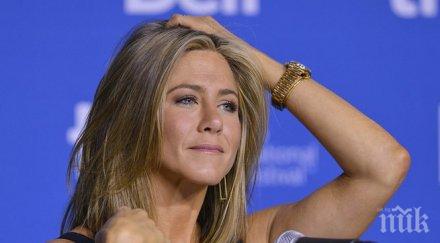 дженифър анистън стана лице emirates airlines