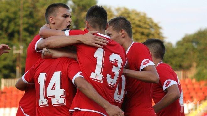 Вижте стартовите състави на ЦСКА и Струмска слава